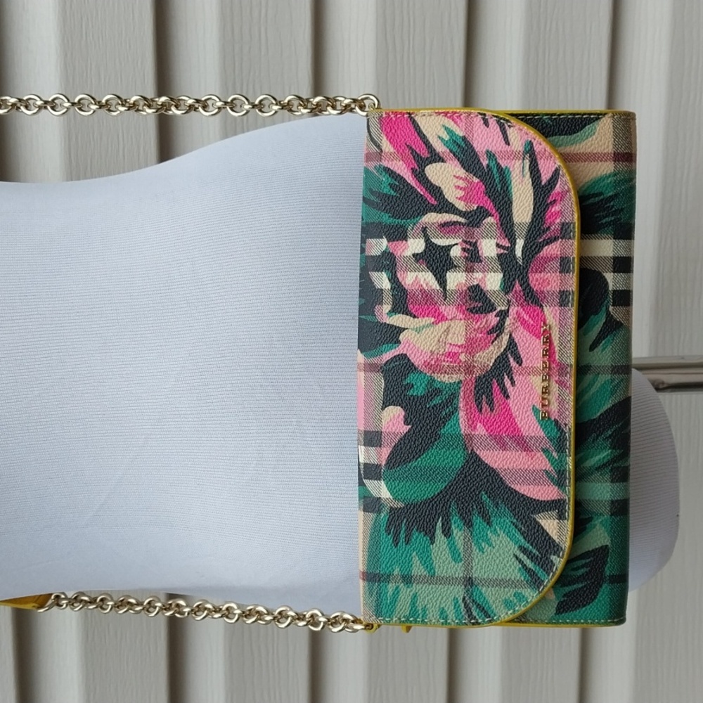 BURBERRY HAYMARKET CHECK FLORAL COATED CANVAS AND LEATHER WALLET ON CHAIN WOC